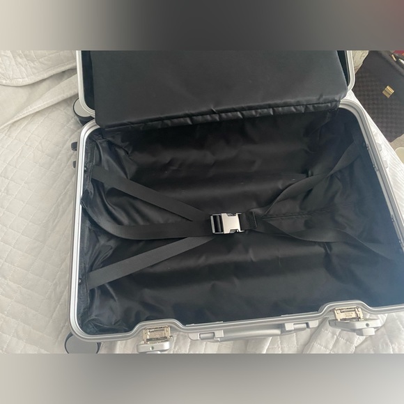 ALUMINUM CARRY ON SUITCASE - Picture 7 of 7